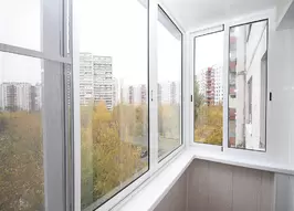 Холодное остекление балкона с отделкой стен и потолка ламинированными панелями в Москве заказать по ценам производителя с установкой «Лучшие окна»