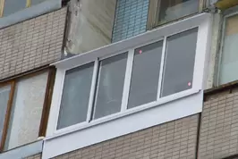 Холодное остекление раздвижными окнами с установкой крыши в Москве заказать по ценам производителя с установкой «Лучшие окна»