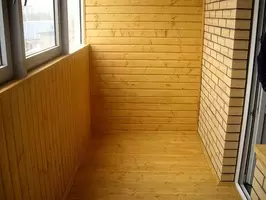 Отделка кирпичного балкона деревянной вагонкой под ключ в Москве заказать с установкой «Лучшие окна»