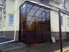 Алюминиевая входная группа с двойной ламинацией окна в Москве заказать по ценам производителя с установкой «Лучшие окна»