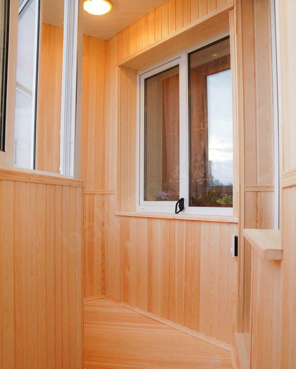 Отделка балкона деревянной вагонкой под ключ в Москве заказать с установкой  «Лучшие окна»